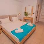 Akrotiri B&B