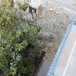 Akrotiri B&B 3*