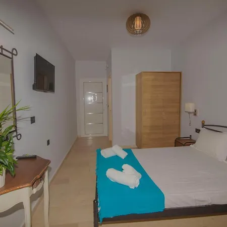 Нощувка със закуска (B & B) Akrotiri 3*