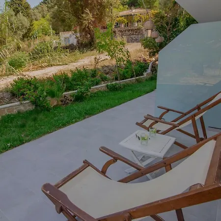 Нощувка със закуска (B & B) Akrotiri 3*