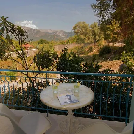 Нощувка със закуска (B & B) Akrotiri Василики