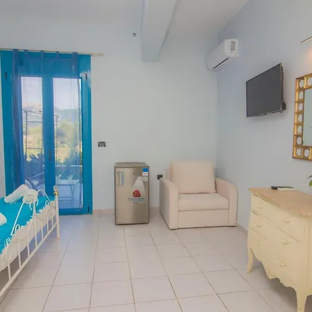 Нощувка със закуска (B & B) Akrotiri Василики