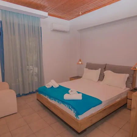 Нощувка със закуска (B & B) Akrotiri 3*