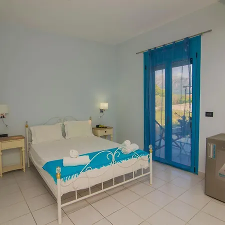 Нощувка със закуска (B & B) Akrotiri Василики