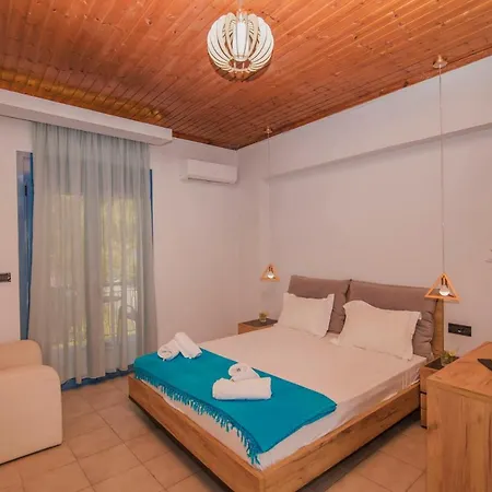 Нощувка със закуска (B & B) Akrotiri Василики
