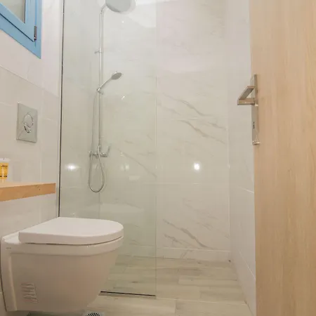 Akrotiri Нощувка със закуска (B & B)