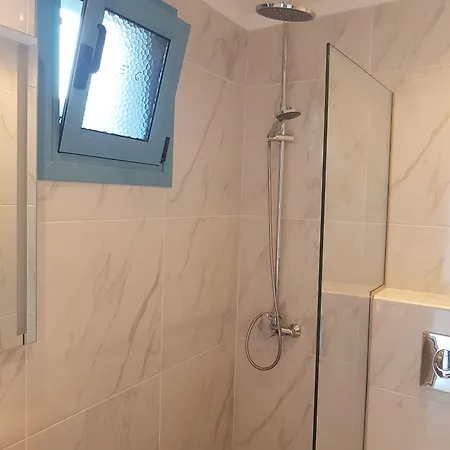 Akrotiri Нощувка със закуска (B & B) 3*