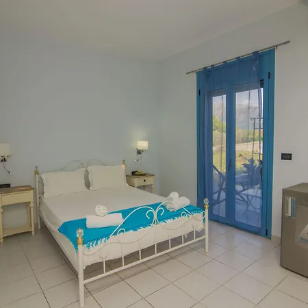 Нощувка със закуска (B & B) Akrotiri 3*