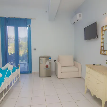 Нощувка със закуска (B & B) Akrotiri 3*
