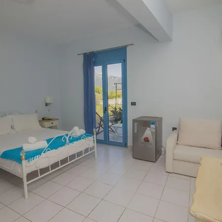 Akrotiri Нощувка със закуска (B & B)