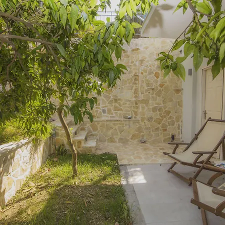 Нощувка със закуска (B & B) Akrotiri