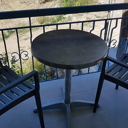 Akrotiri Нощувка със закуска (B & B)