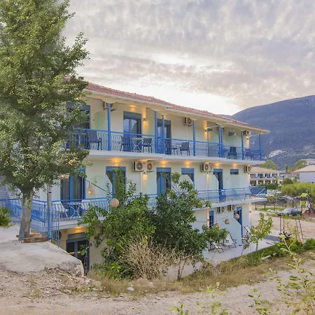 Akrotiri Нощувка със закуска (B & B) 3*