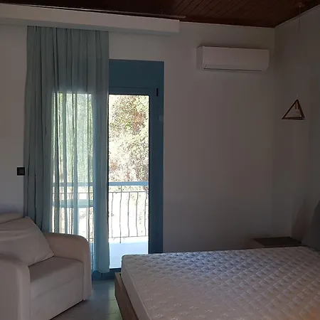 Нощувка със закуска (B & B) Akrotiri