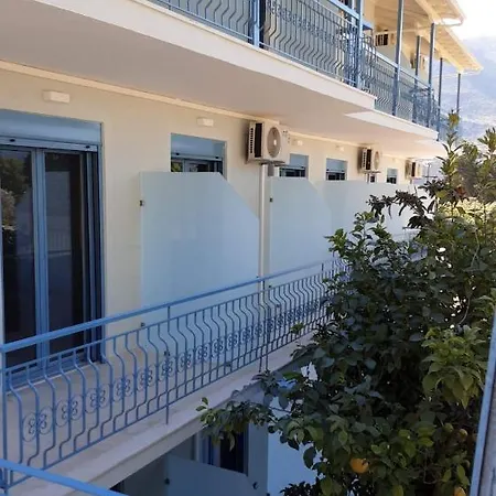 Нощувка със закуска (B & B) Akrotiri