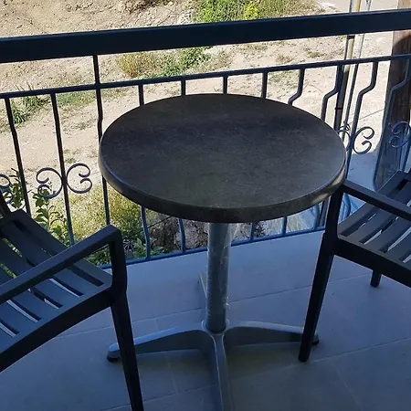 Нощувка със закуска (B & B) Akrotiri Василики